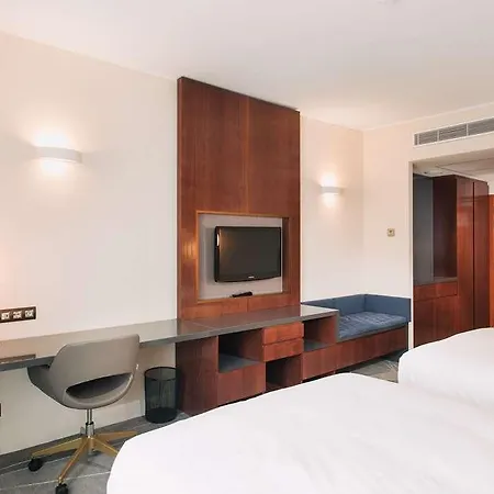 Doubletree By Hilton - Plaza